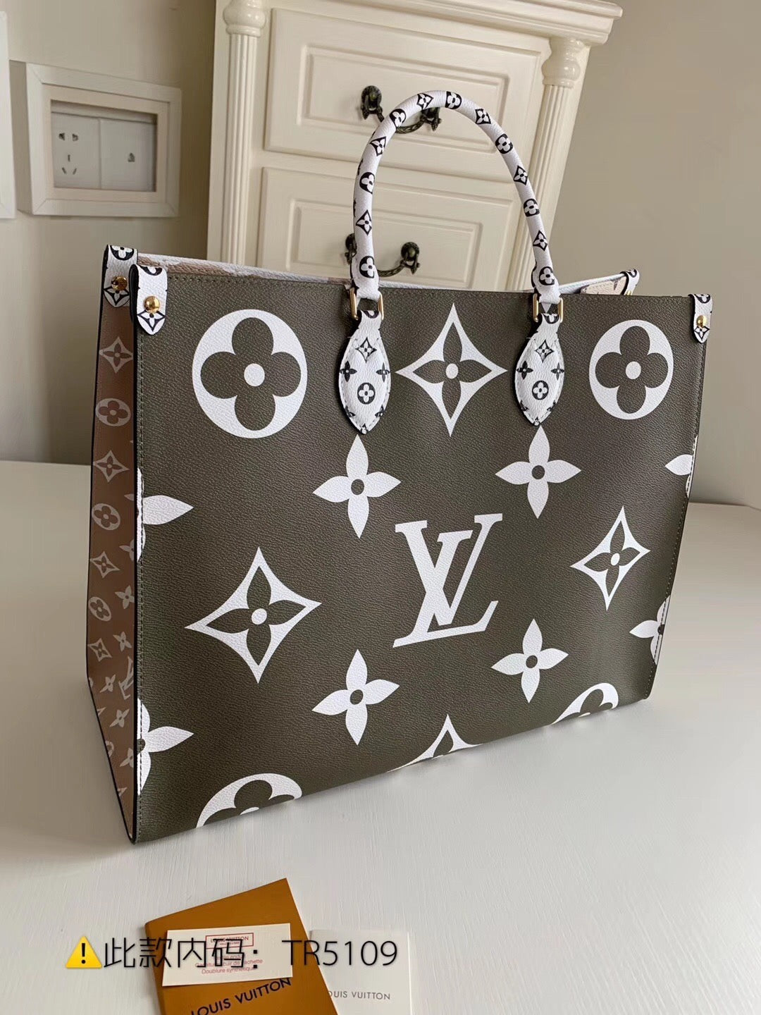 [TOP] L&V L*V On The Go GM Monogram Tri-Color - Kaki/Beige/White - LV Louis Vuitton