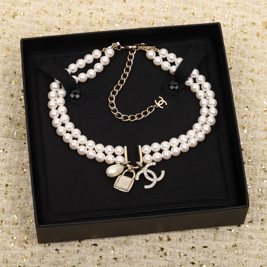 [TOP] CH@NEL Diamond Logo Lock shape Pearl Necklace - Chanel