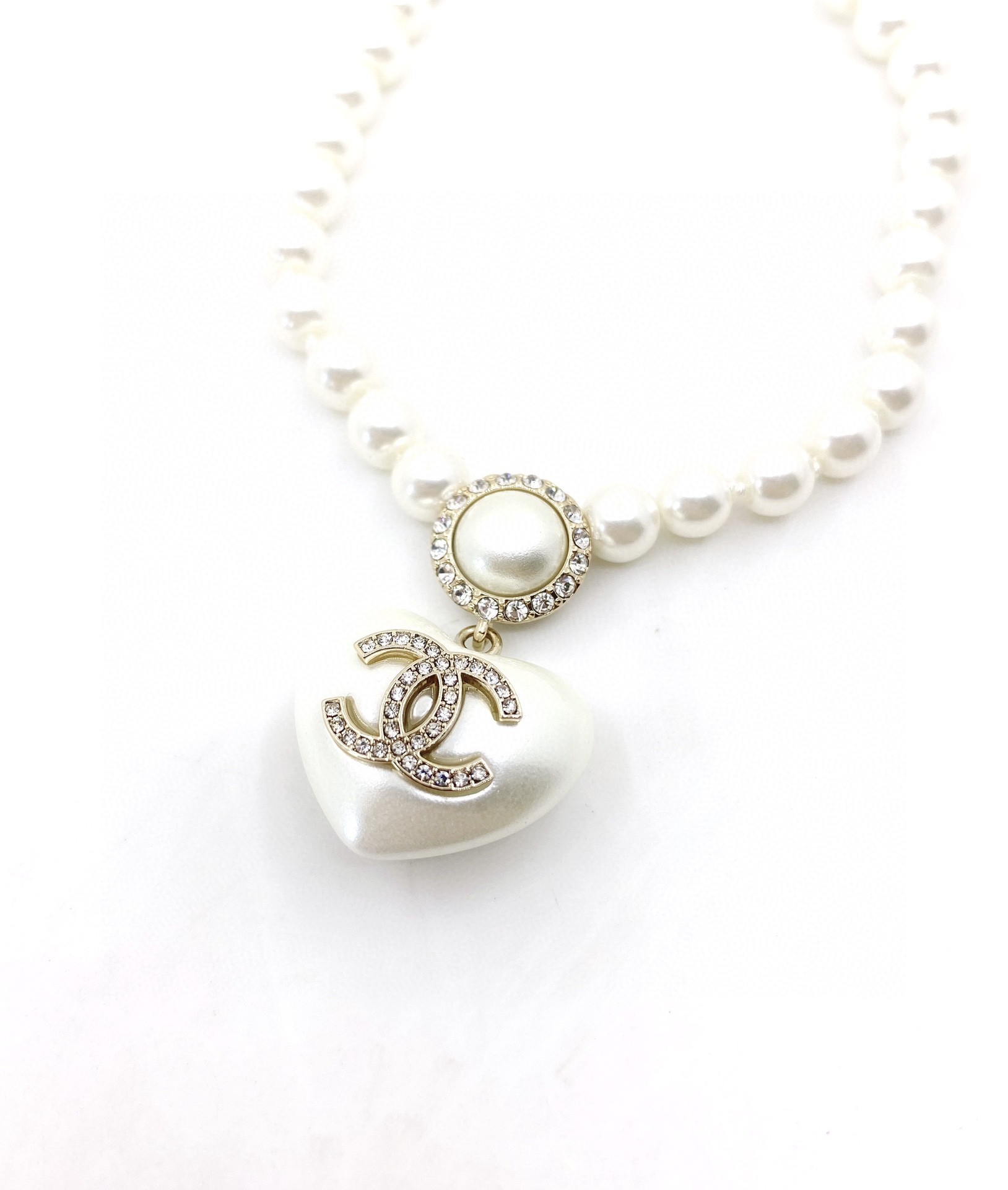 [TOP] CH@NEL Diamond Logo Heart Pendant Pearl Necklace - Chanel