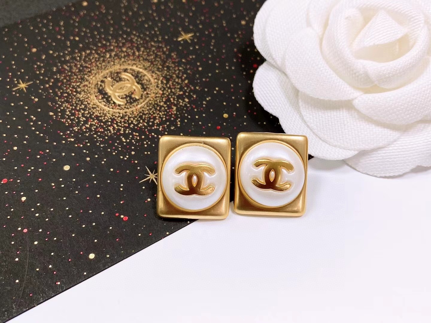 [TOP] CH@NEL Double C Square Earrings - Gold - Chanel