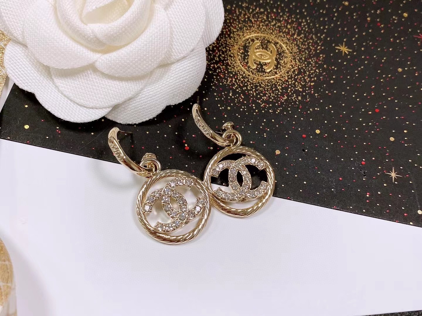 [TOP] CH@NEL LOGO round frame Earrings - Gold - Chanel