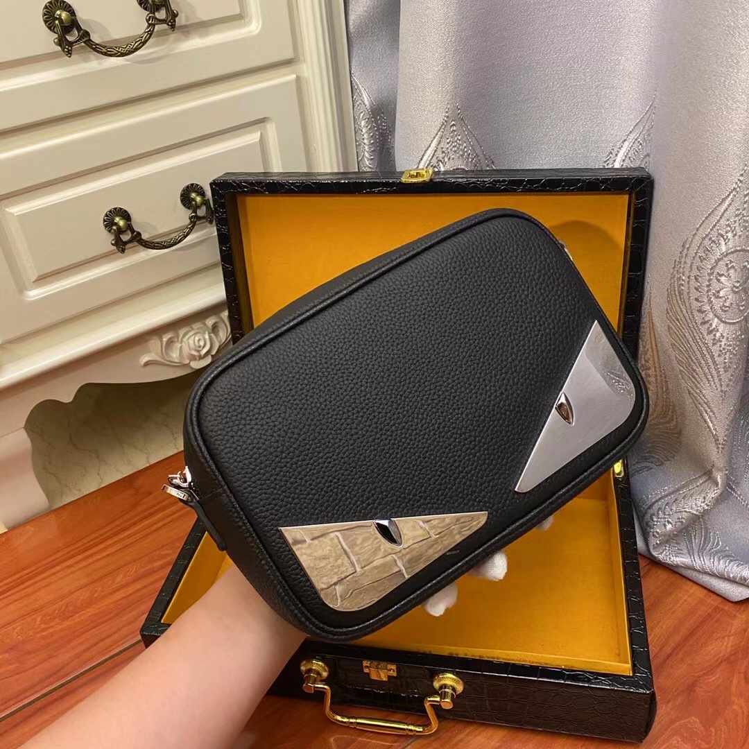 [TOP] F€NDI Men's Cross Body Bags - 3 Color -  Fendi