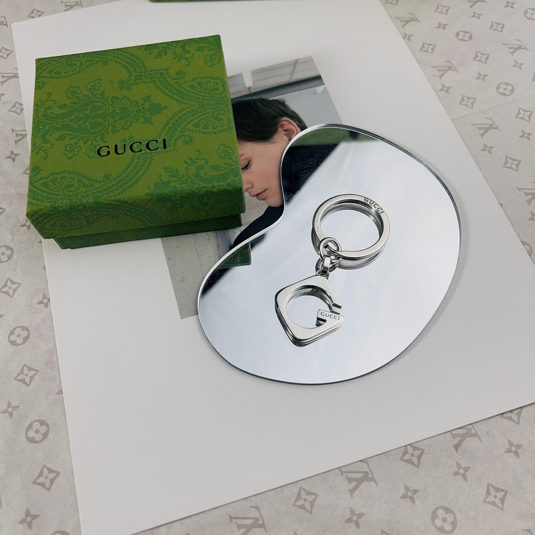 [TOP] GUCC! Men's/Women's Keychains - Silver - Gucci