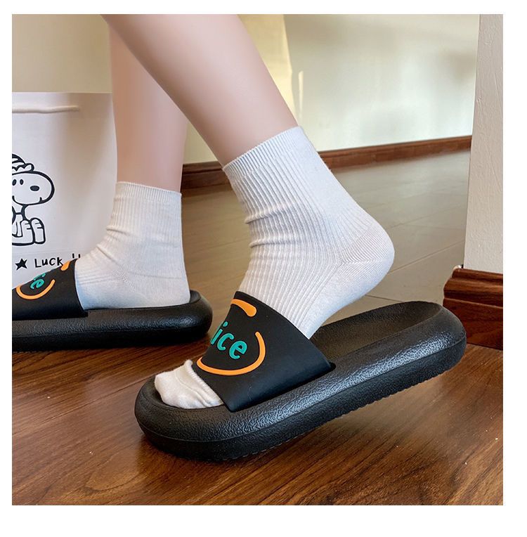Slippers women’s fashion wear ins style home indoor bathroom non-slip thick bottom light couple beach shoes sandals and slippers