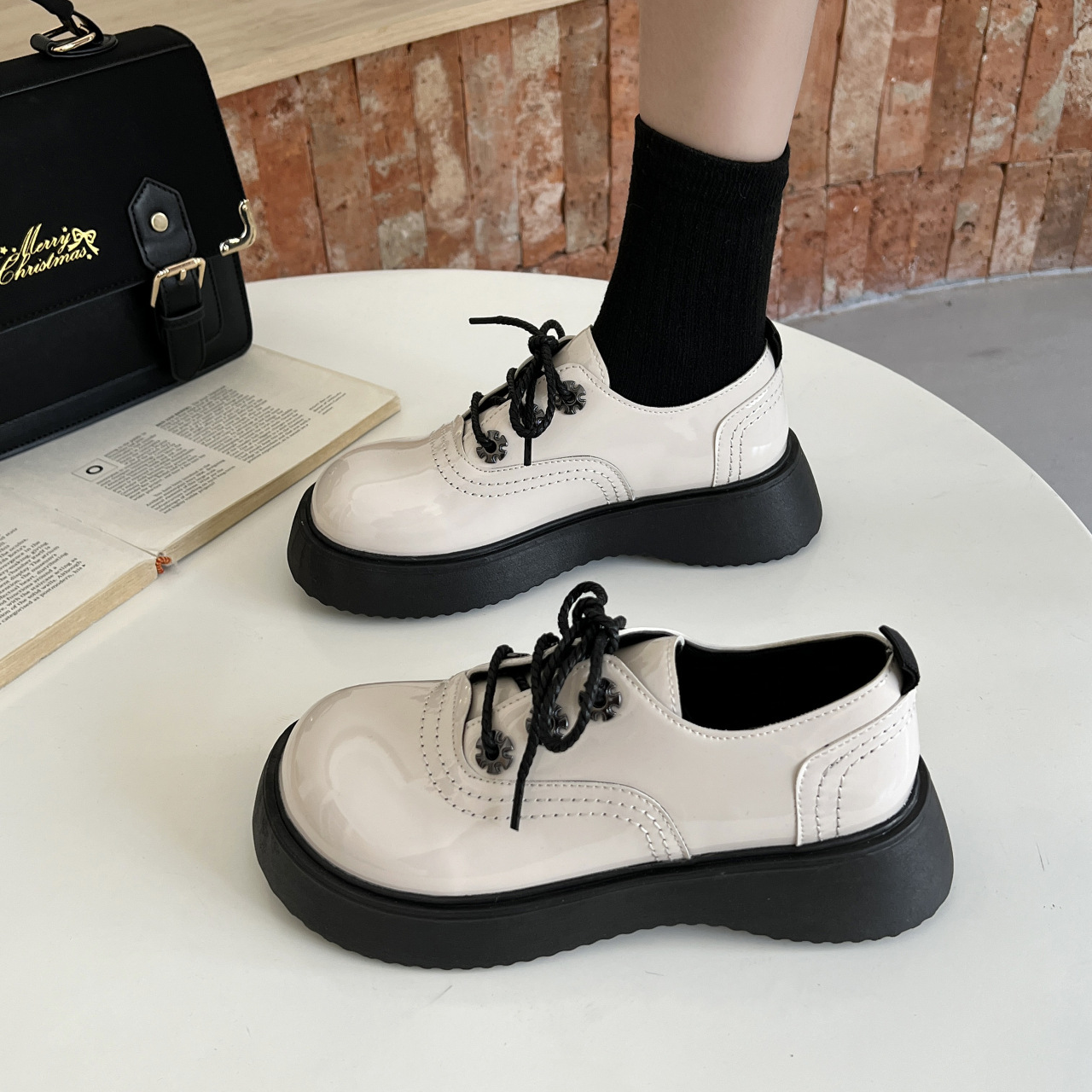 British style small leather shoes 2023 spring new retro round head Mary Jane muffin thick bottom large size single shoes women
