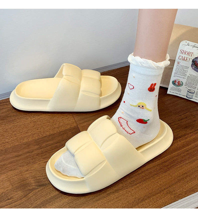 Cute cartoon slippers female summer net red ins girl heart non-slip couple thick bottom sandals outside wearing beach shoes female