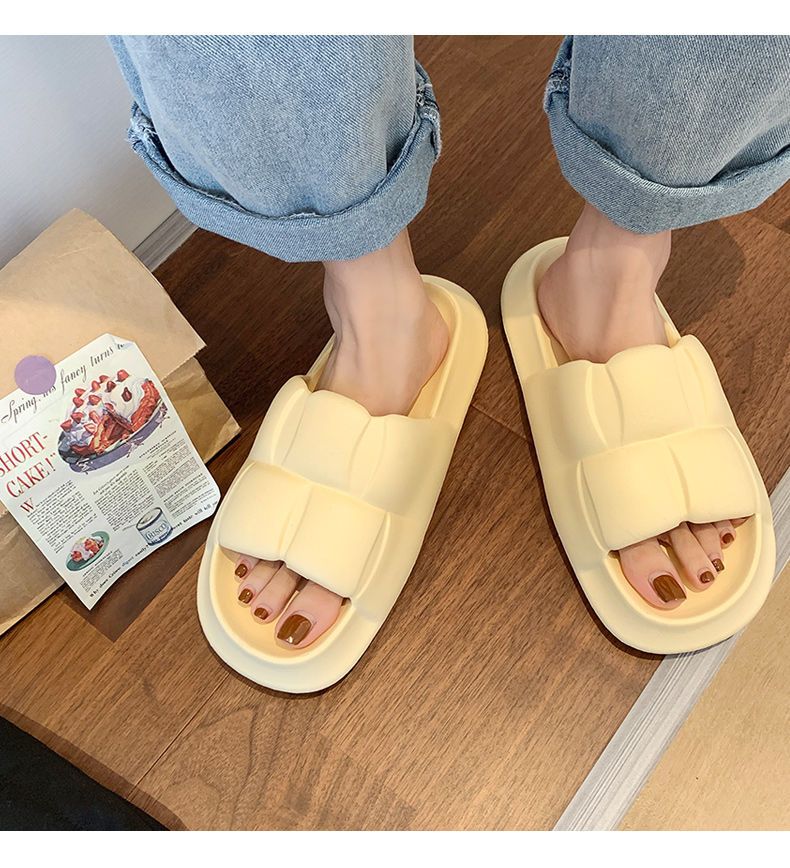 Cute cartoon slippers female summer net red ins girl heart non-slip couple thick bottom sandals outside wearing beach shoes female