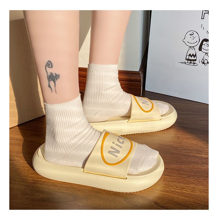 Slippers women’s fashion wear ins style home indoor bathroom non-slip thick bottom light couple beach shoes sandals and slippers