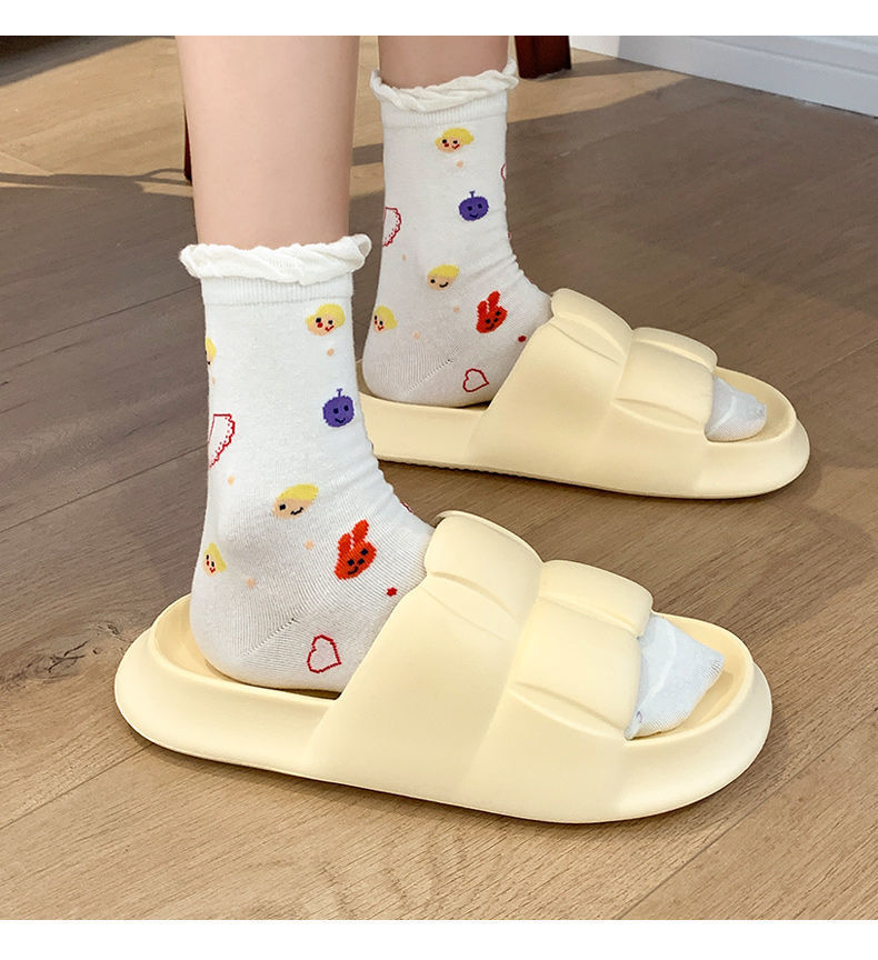 Cute cartoon slippers female summer net red ins girl heart non-slip couple thick bottom sandals outside wearing beach shoes female
