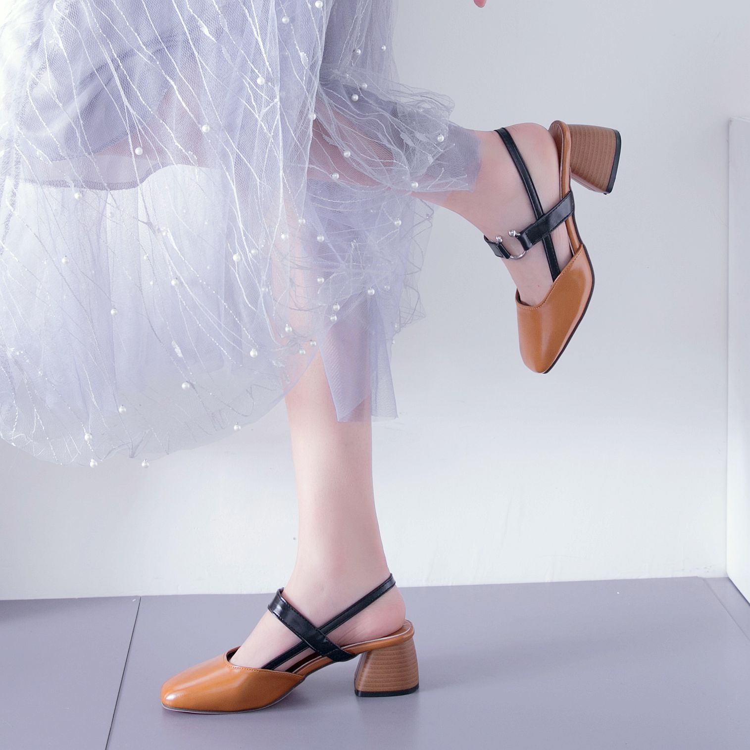 Korean version of versatile new sandals women round head single shoes Baotou shoes thick heels high heels summer heels with a word for women’s shoes
