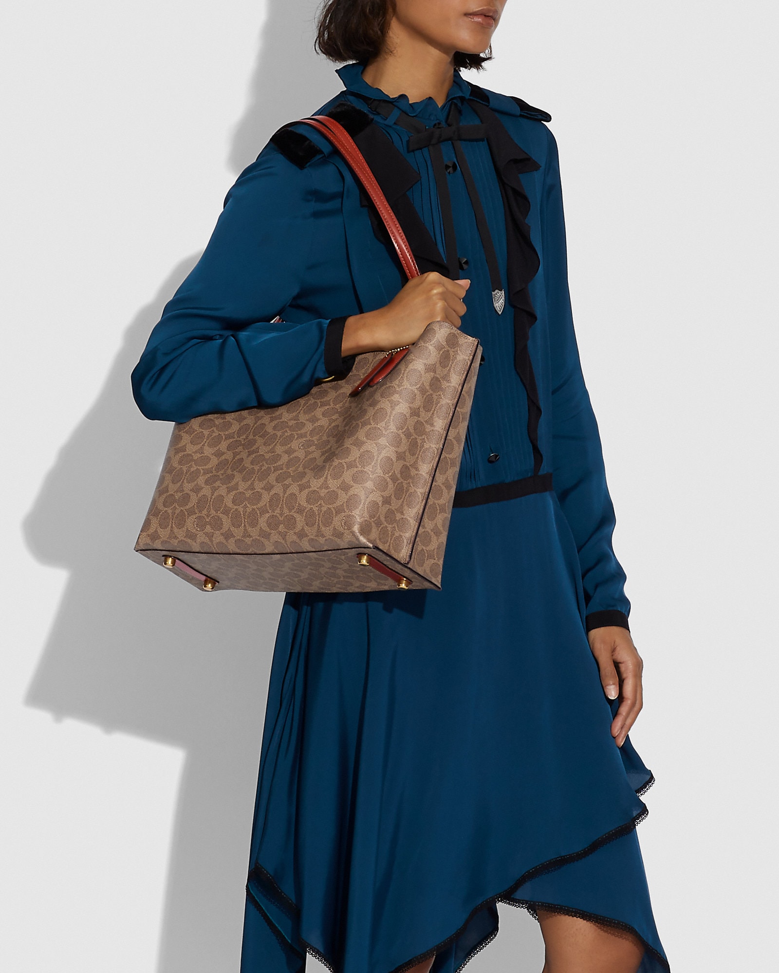 Willow Tote In Signature Canvas