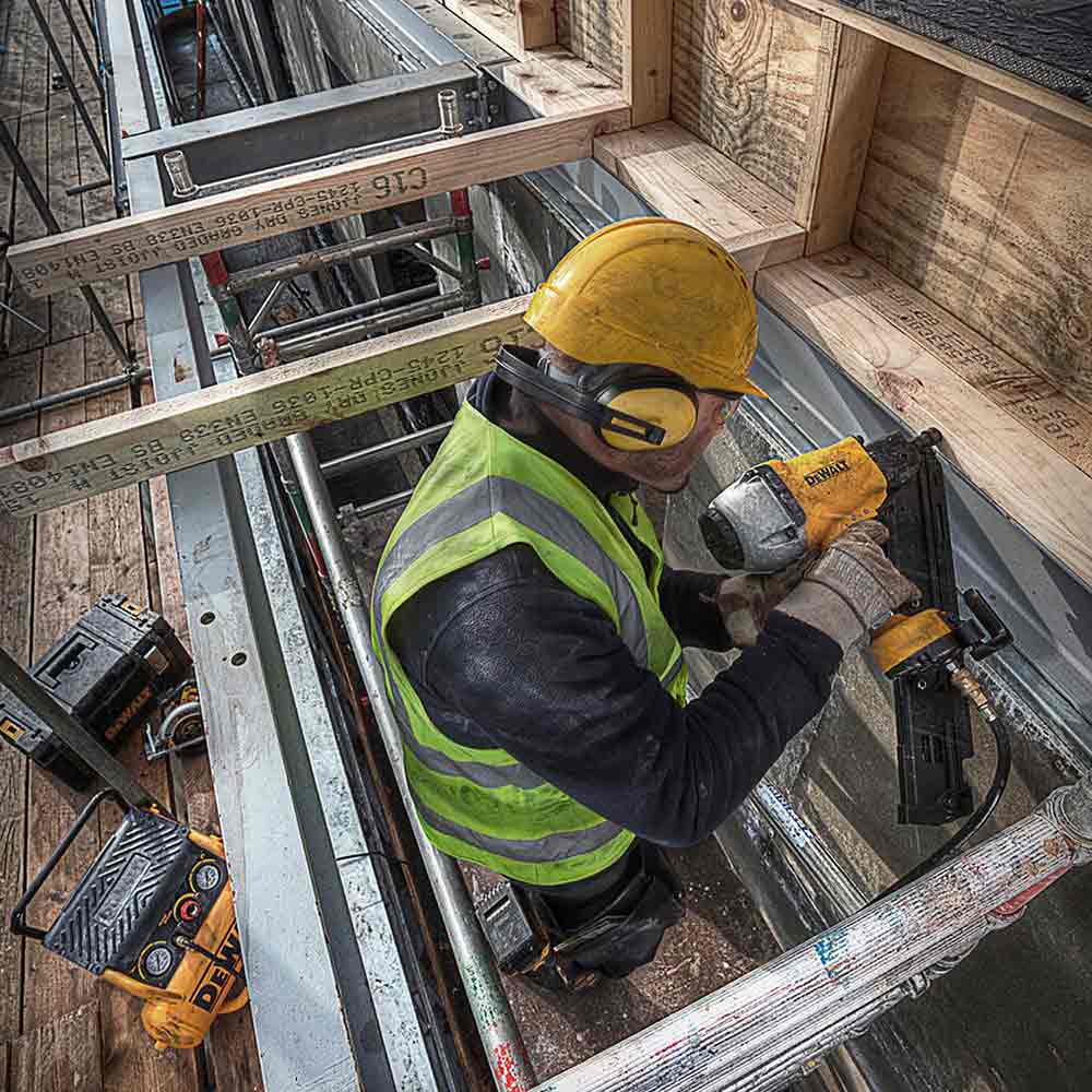 DEWALT 50-90mm D Clip 34-Deg Air Nailer Framer DPN9033-1-XJ