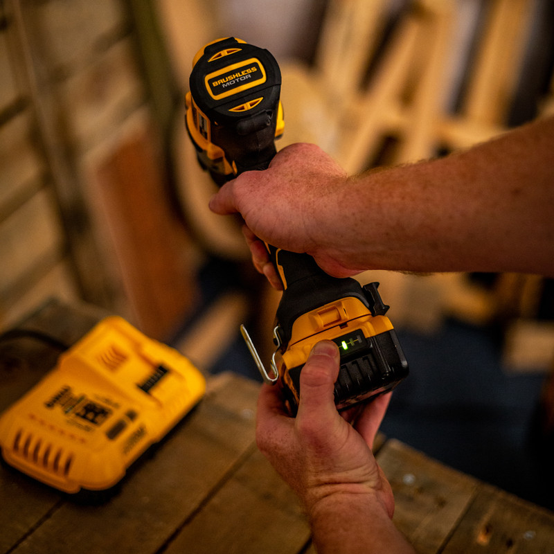 DeWalt DCMST561 18V XR 36cm Brushless Cordless String Trimmer Body Only