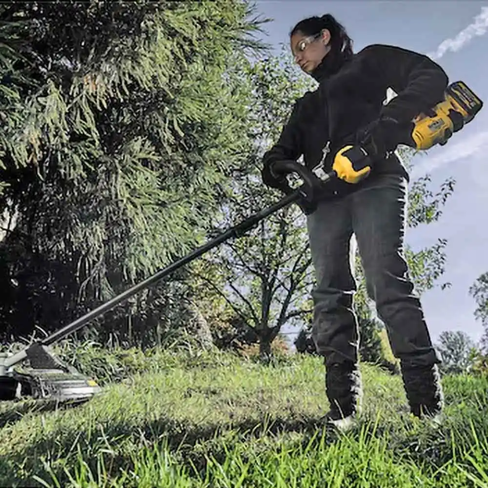 DEWALT 54V XR Flexvolt Brushless 1x9.0Ah Multi-Tool Power Head & Line Trimmer Attachment Kit DCMAS5713X1-XE