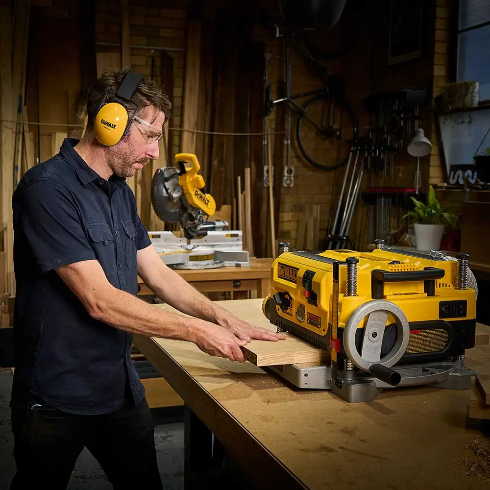 DEWALT 1800W 330mm Thicknesser DW735-XE