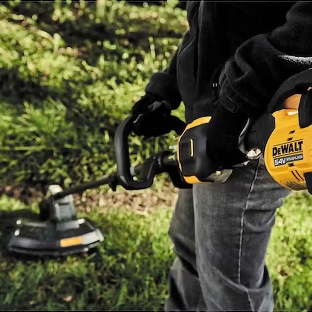 DEWALT 54V XR Flexvolt Brushless 1x9.0Ah Multi-Tool Power Head & Line Trimmer Attachment Kit DCMAS5713X1-XE