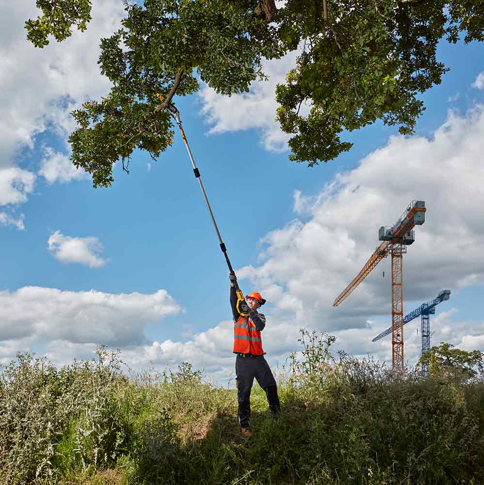 DEWALT 18V XR Brushless 20cm (8") Pole Saw Trimmer Skin DCMPS567N-XE