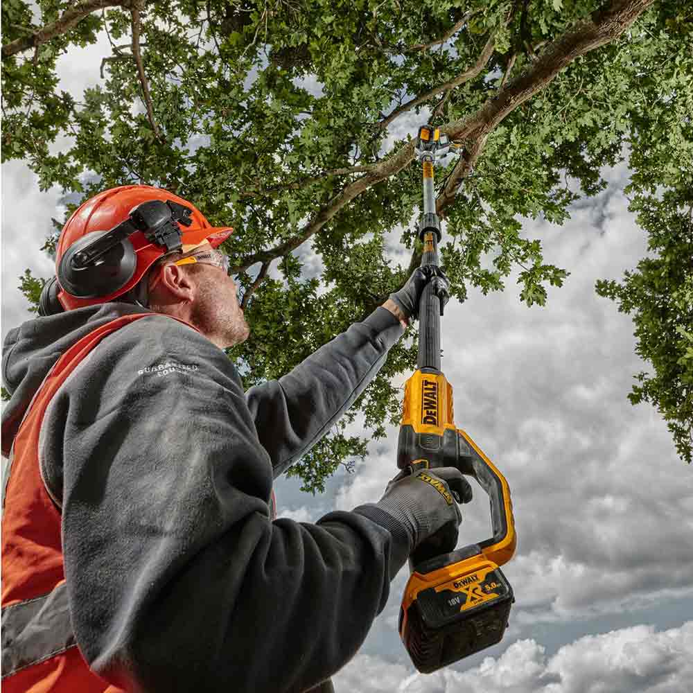 DEWALT 18V XR Brushless 20cm (8") 1x5Ah Pole Saw Trimmer Kit DCMPS567P1-XE