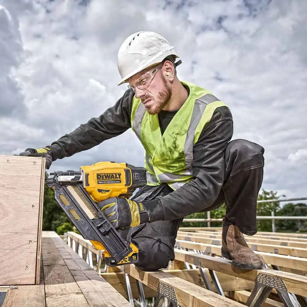 DEWALT 50-90mm 1 x 5.0ah Framing Nailer Kit DCN930P1-XE