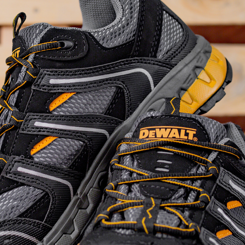 DeWalt Cutter Safety Trainers Size 4