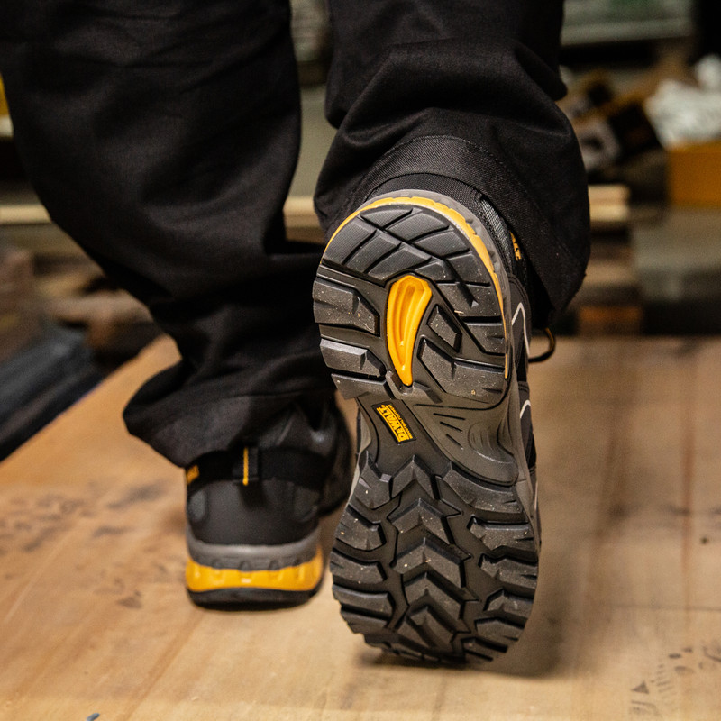 DeWalt Cutter Safety Trainers Size 6