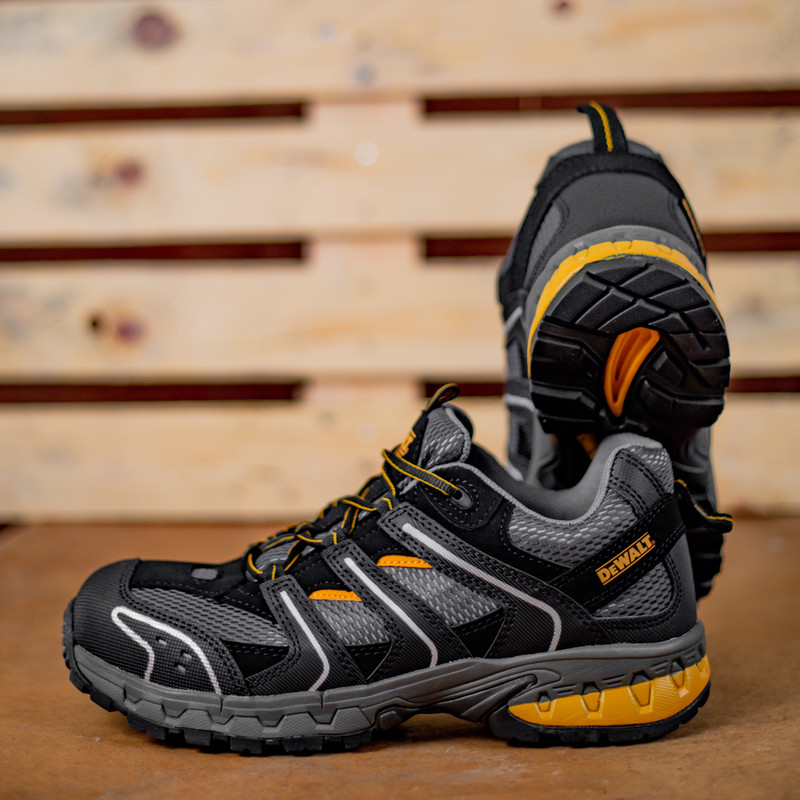 DeWalt Cutter Safety Trainers Size 6