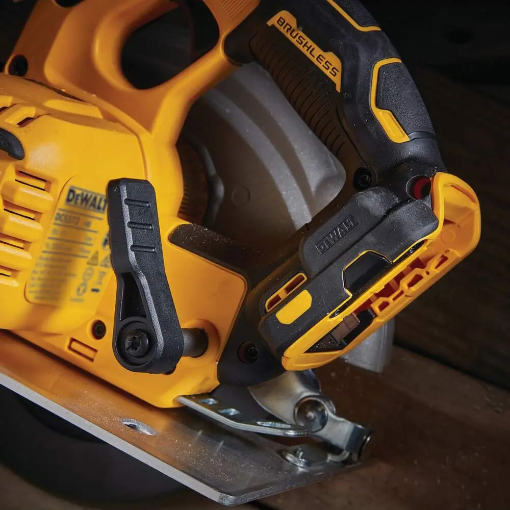 DEWALT 18V Brushless XR FLEXVOLT Advantage 6.0AH Circular Saw Kit DCS573T1-XE
