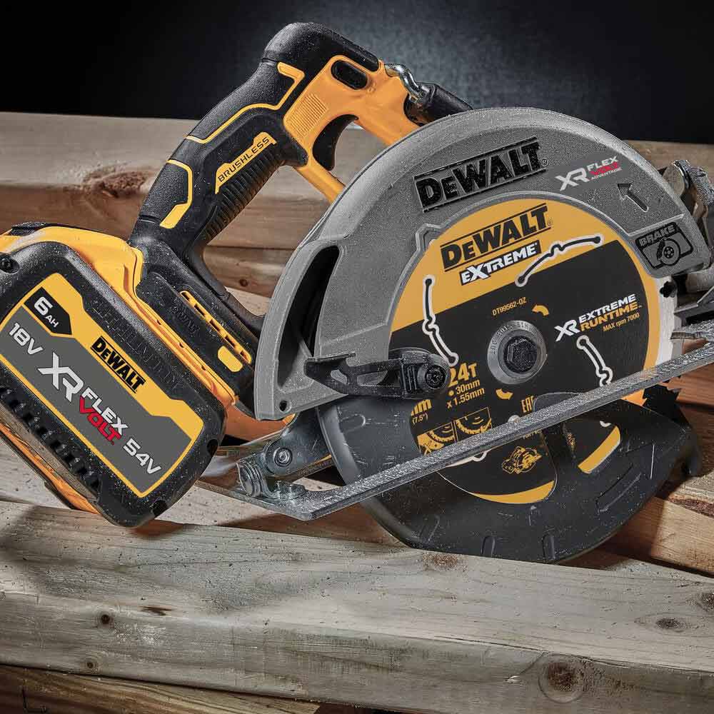 DEWALT 18V Brushless XR FLEXVOLT Advantage 6.0AH Circular Saw Kit DCS573T1-XE