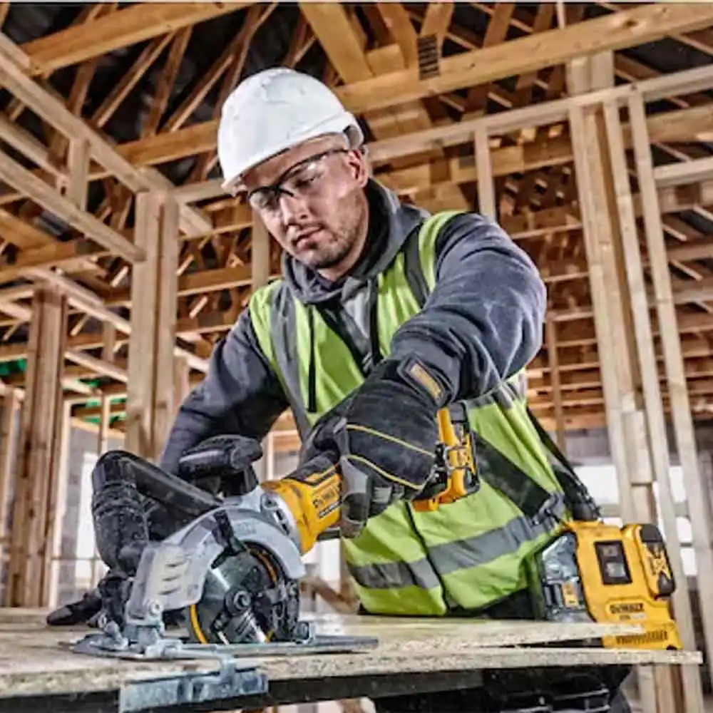 DEWALT 18V Brushless 115mm XR Circular Saw Skin DCS571NXJ