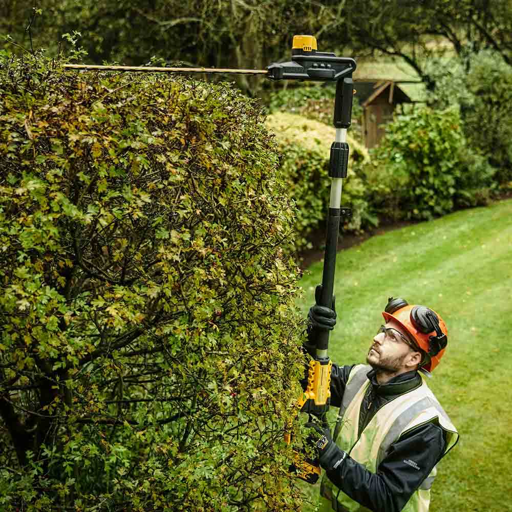DEWALT 18V XR Brushless 55cm (22") 1x5Ah Pole Hedge Trimmer Kit DCMPH566P1-XE