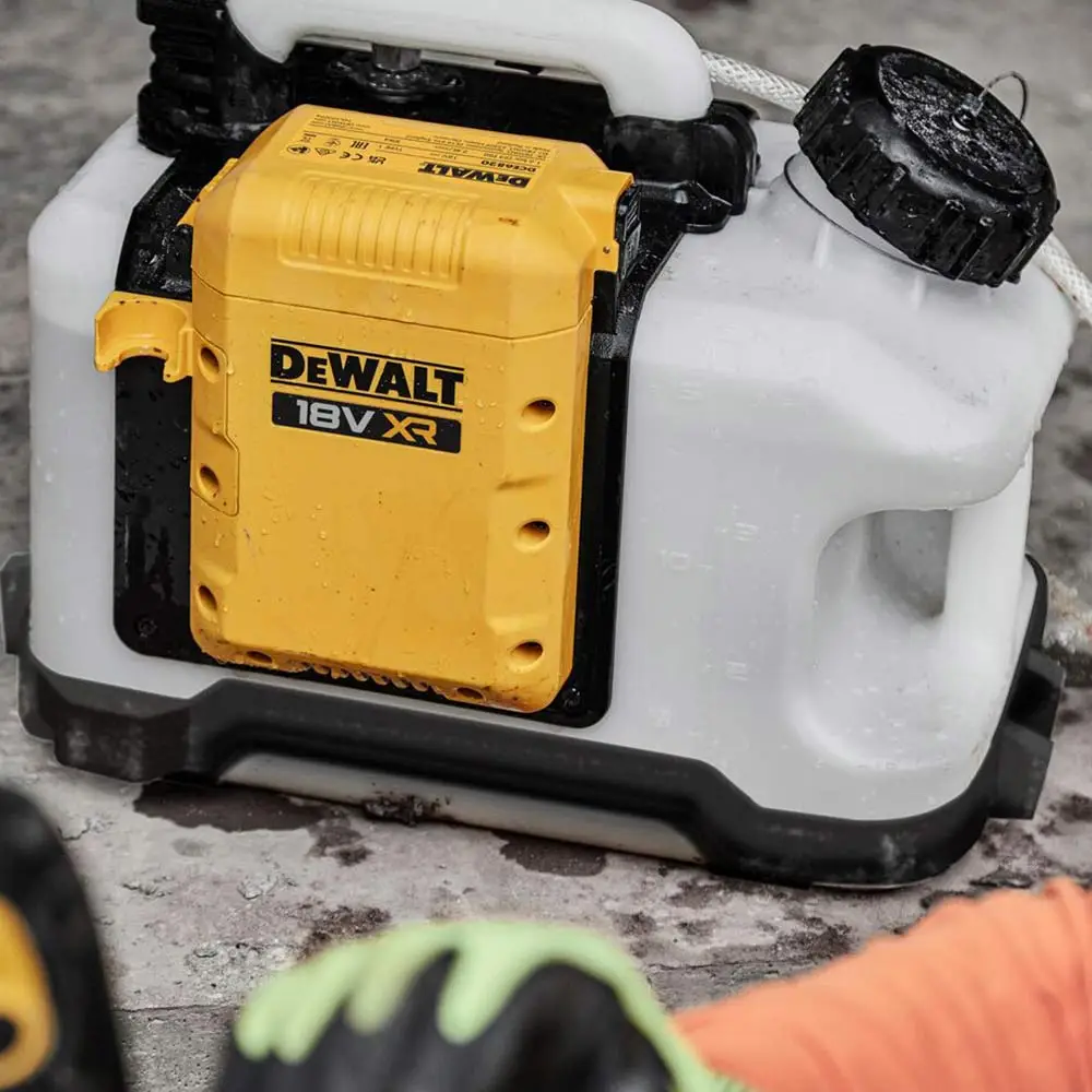 DEWALT 18V 15L Water Tank Skin DCE6820N-XJ