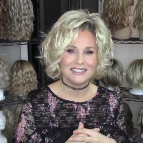 Temperament Gold Curl Bob Wig