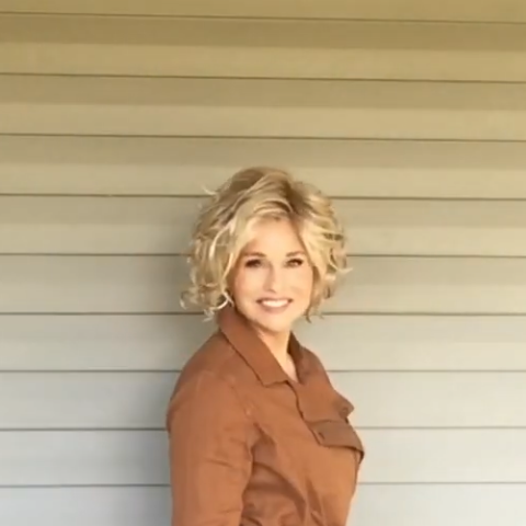 Golden Roll Short Wig