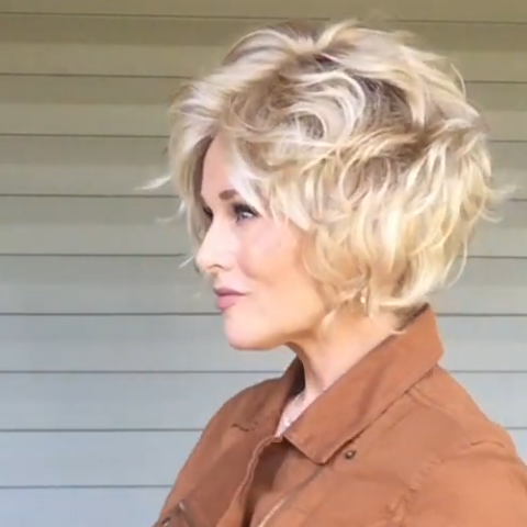 Golden Roll Short Wig
