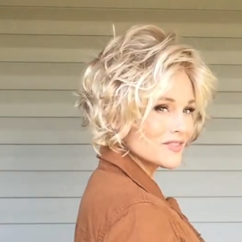 Golden Roll Short Wig