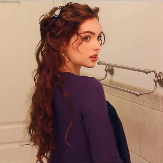 Rose's Titanic Hairstyle