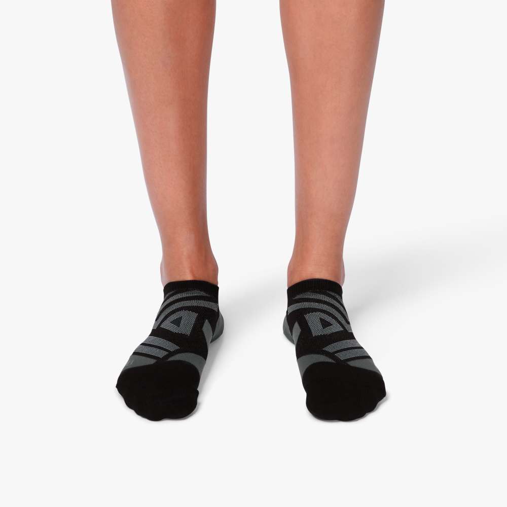On Women's Low Sock - Black/Shadow