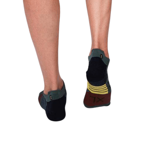 On Running Low Socks in Shadow | Mulberry - Men's