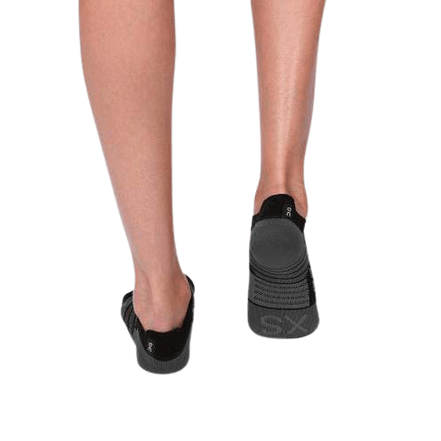 On Running Low Socks in Black | Shadow - Women's