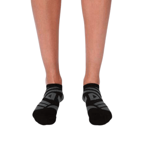 On Running Low Socks in Black | Shadow - Women's