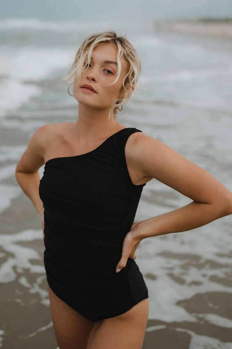 ICON RUCHED ONE-PIECE, BLACK