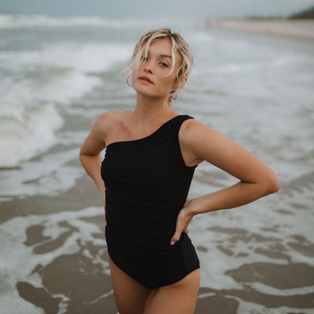 ICON RUCHED ONE-PIECE, BLACK