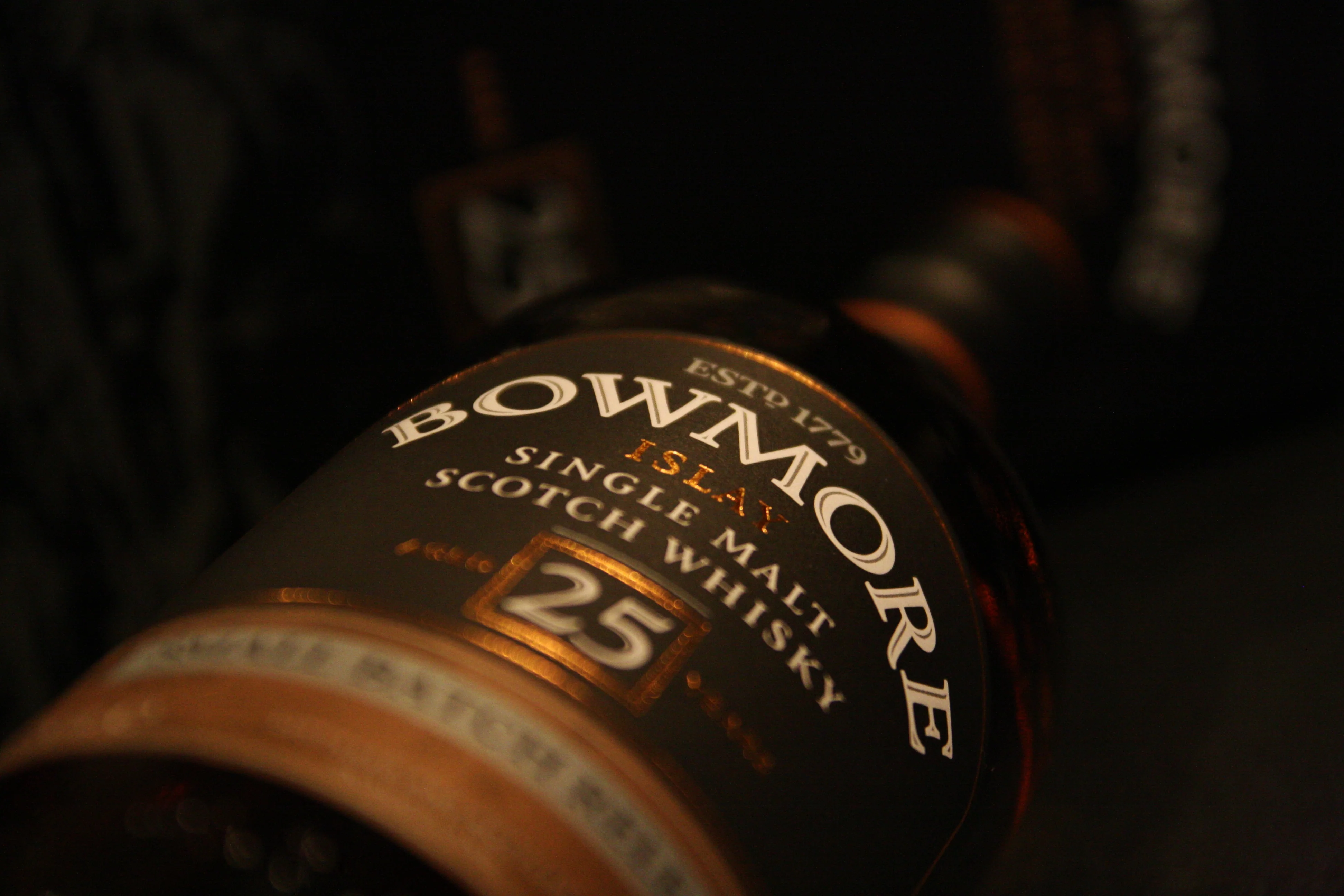 Bowmore 25 Years old Small Batch Release Scotch Whisky ABV 43% 70cl With Gift Box