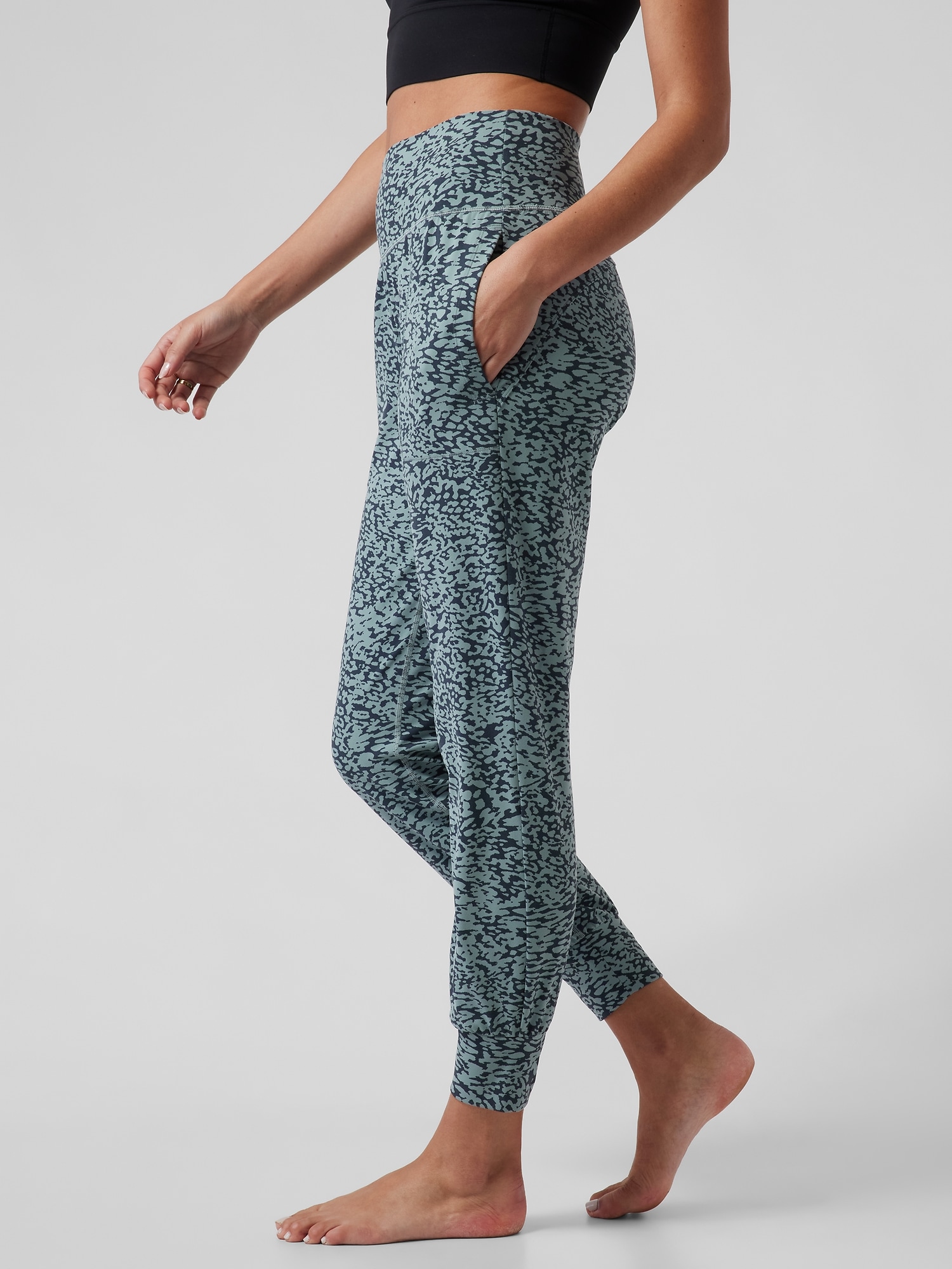Salutation Jogger