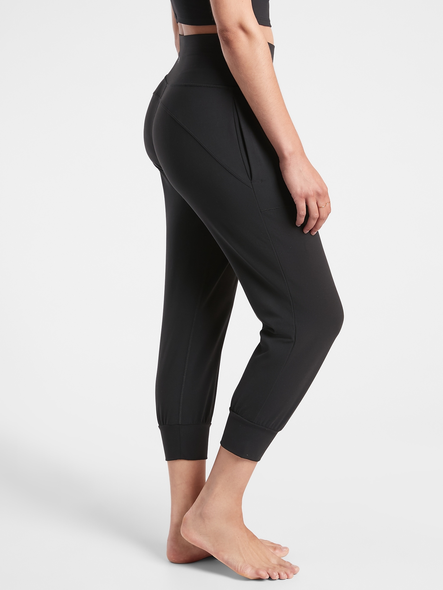 Salutation Crop Jogger