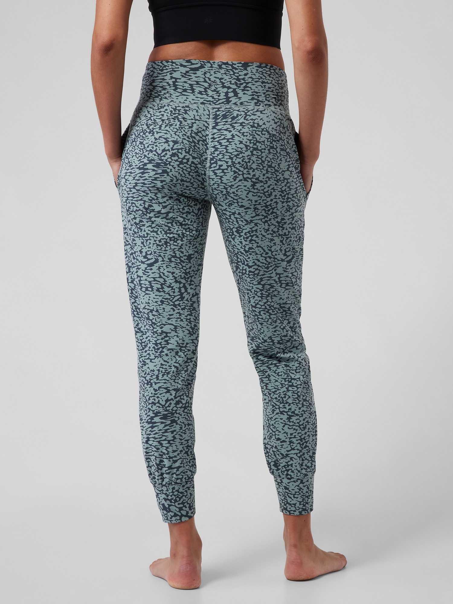 Salutation Jogger