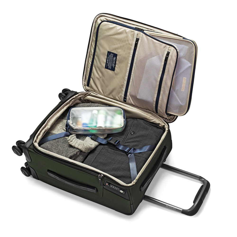 Armage II 22 x 14 x 9 Carry-On Spinner