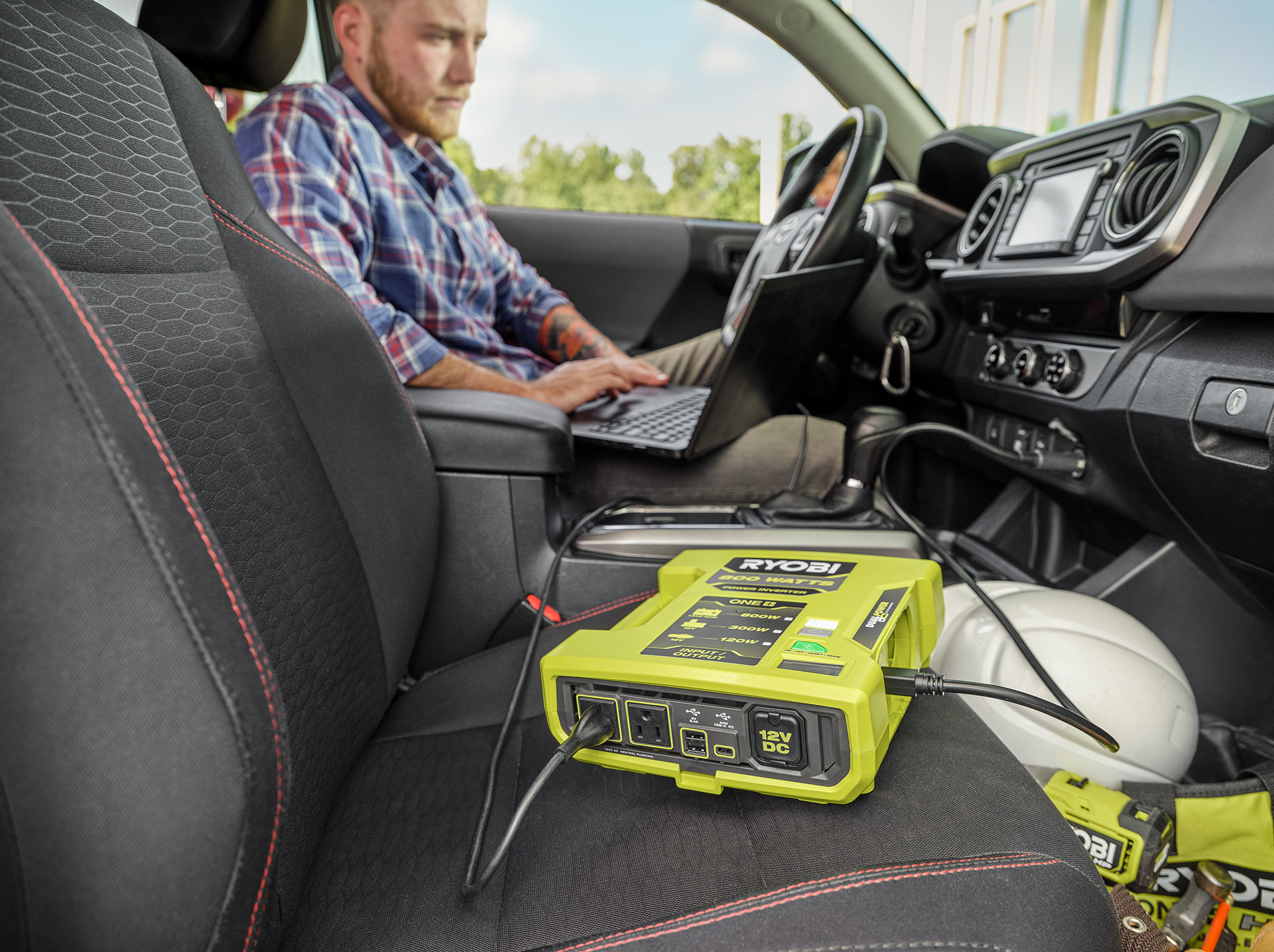 18V ONE+ 800 Watt Automotive Power Inverter