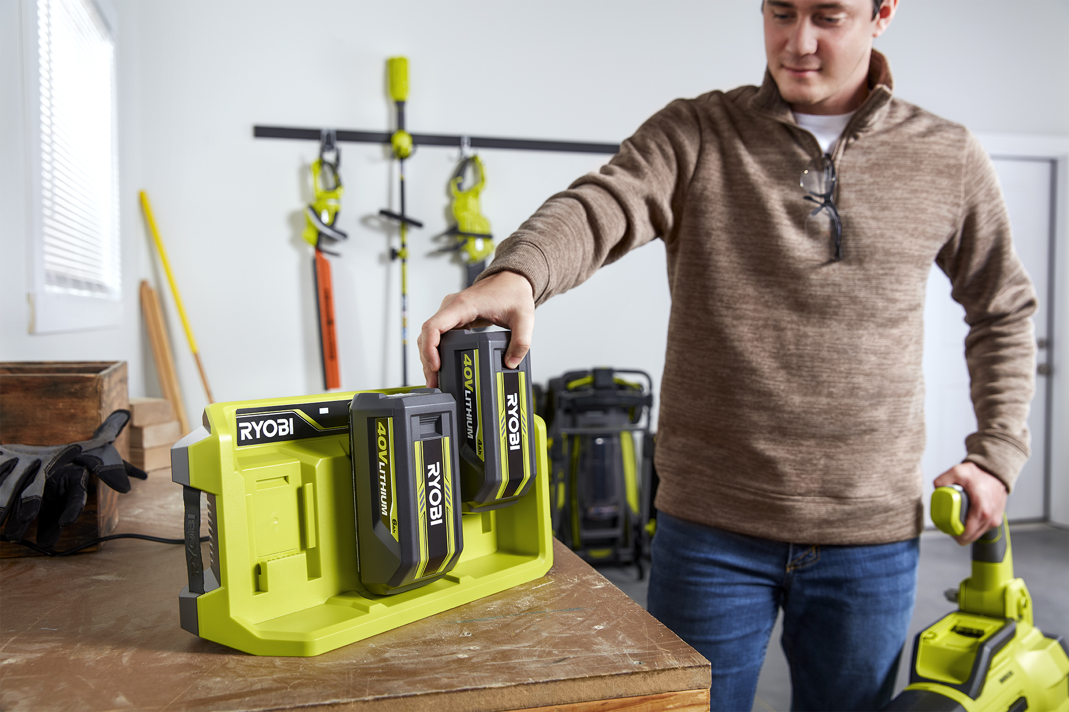 40V 3-PORT BATTERY CHARGER