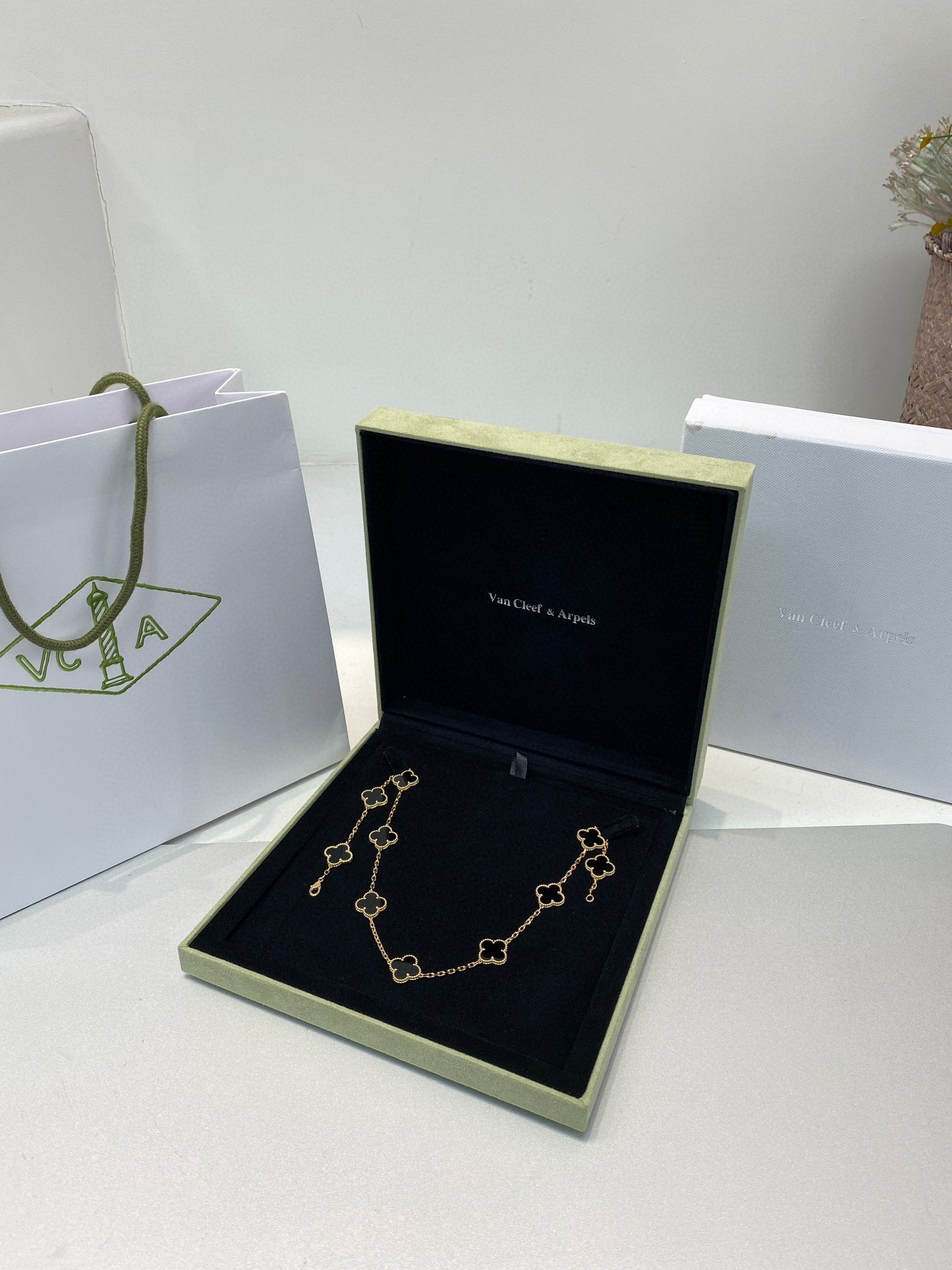 Van Cleef & Arpels NIGO Premium Decorative Gold Necklace Accessories #nigo57233 #nigo57168